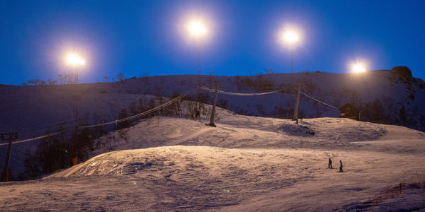 Bjørnestad skisenter i Sirdal får nye eiere. Skisenteret har vært stengt siden 2018.

Livar Gauksås (skjegg) og Torger Gimre overtar skitrekket. Gauksås går inn i rollen som daglig leder, mens Gimre blir styreleder.